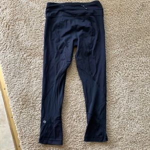Lululemon black capris
